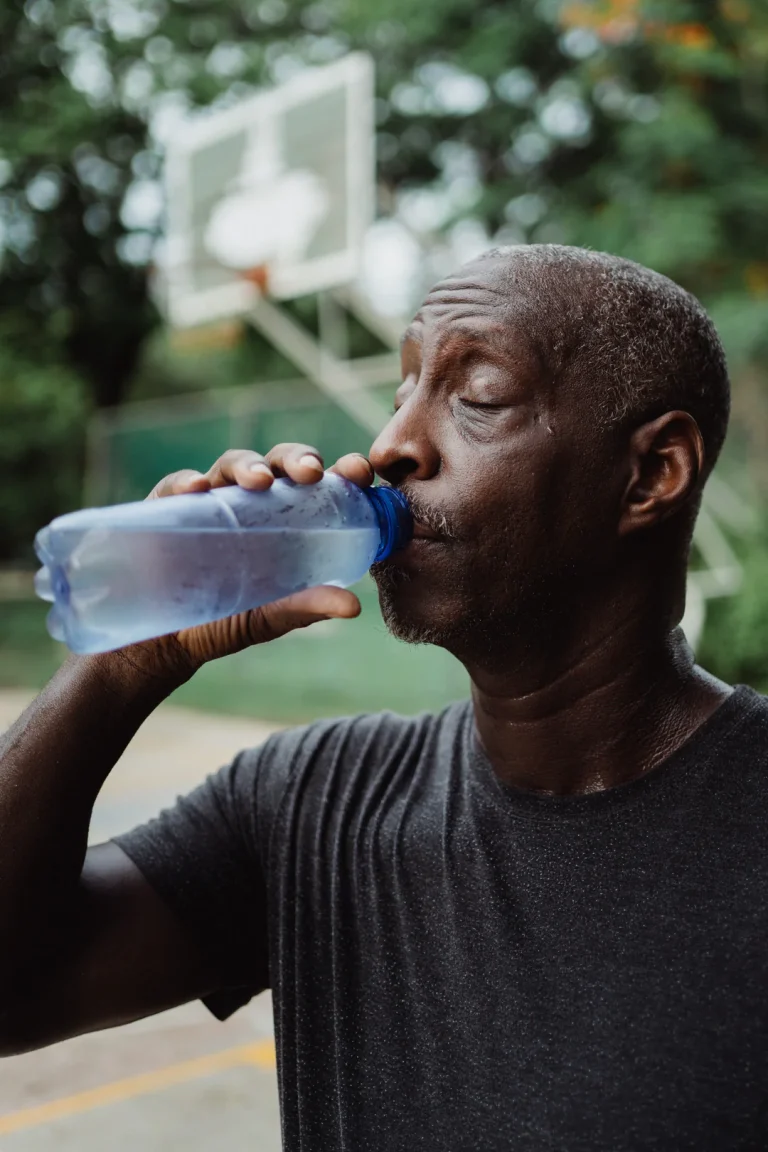 i 5 momenti migliori della giornata per bere acqua a casa